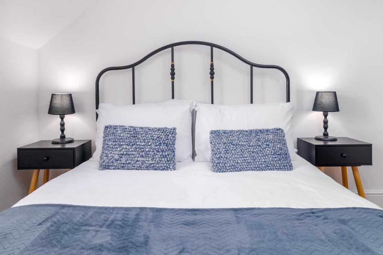 Whitby Heights Apartment Bagian luar foto