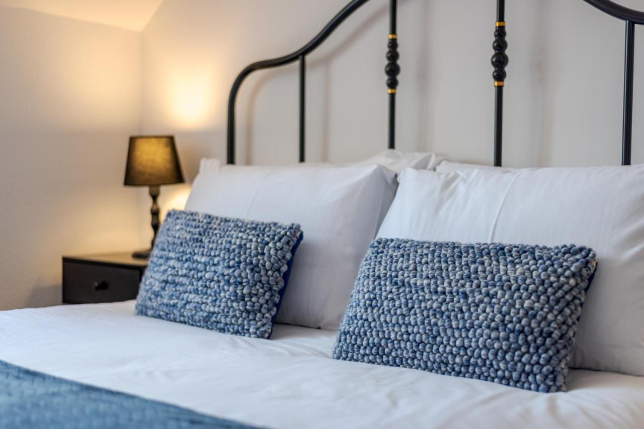 Whitby Heights Apartment Bagian luar foto