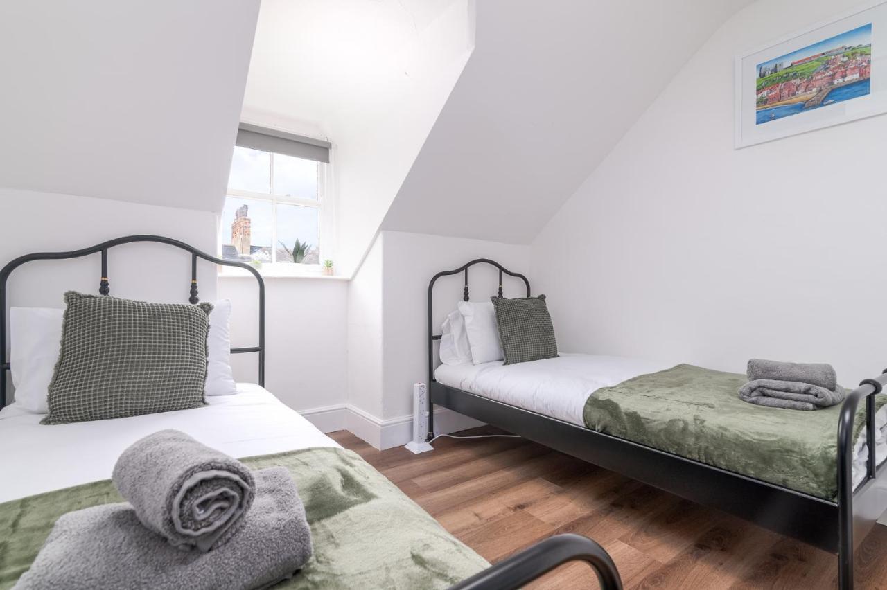 Whitby Heights Apartment Bagian luar foto