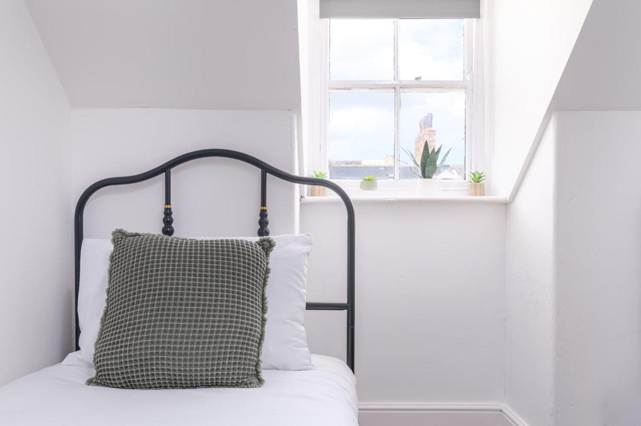 Whitby Heights Apartment Bagian luar foto